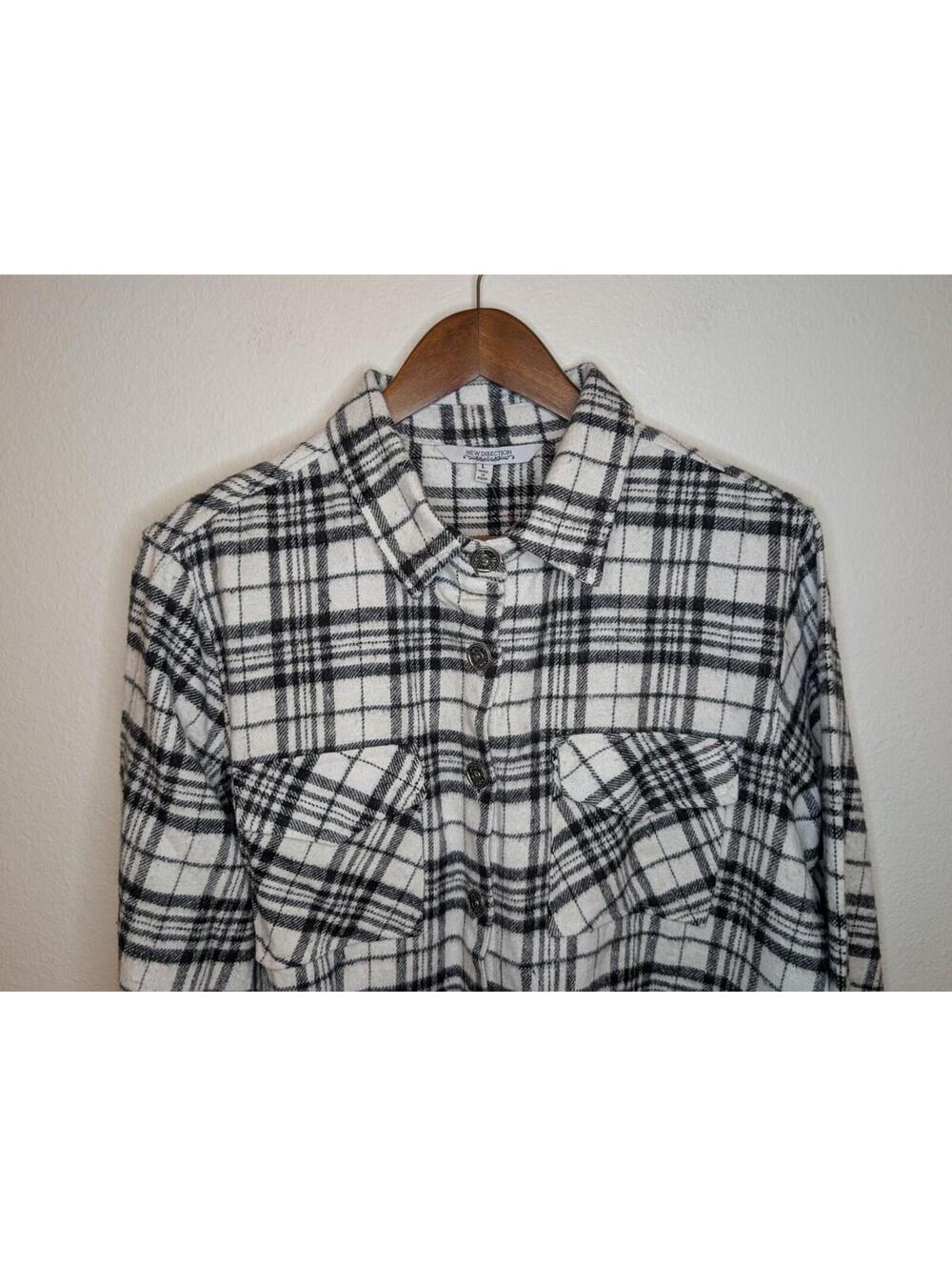 New Directions Womens Black White Plaid Flannel Long Sleeve Shirt Sz L NWT - Picture 2 of 8